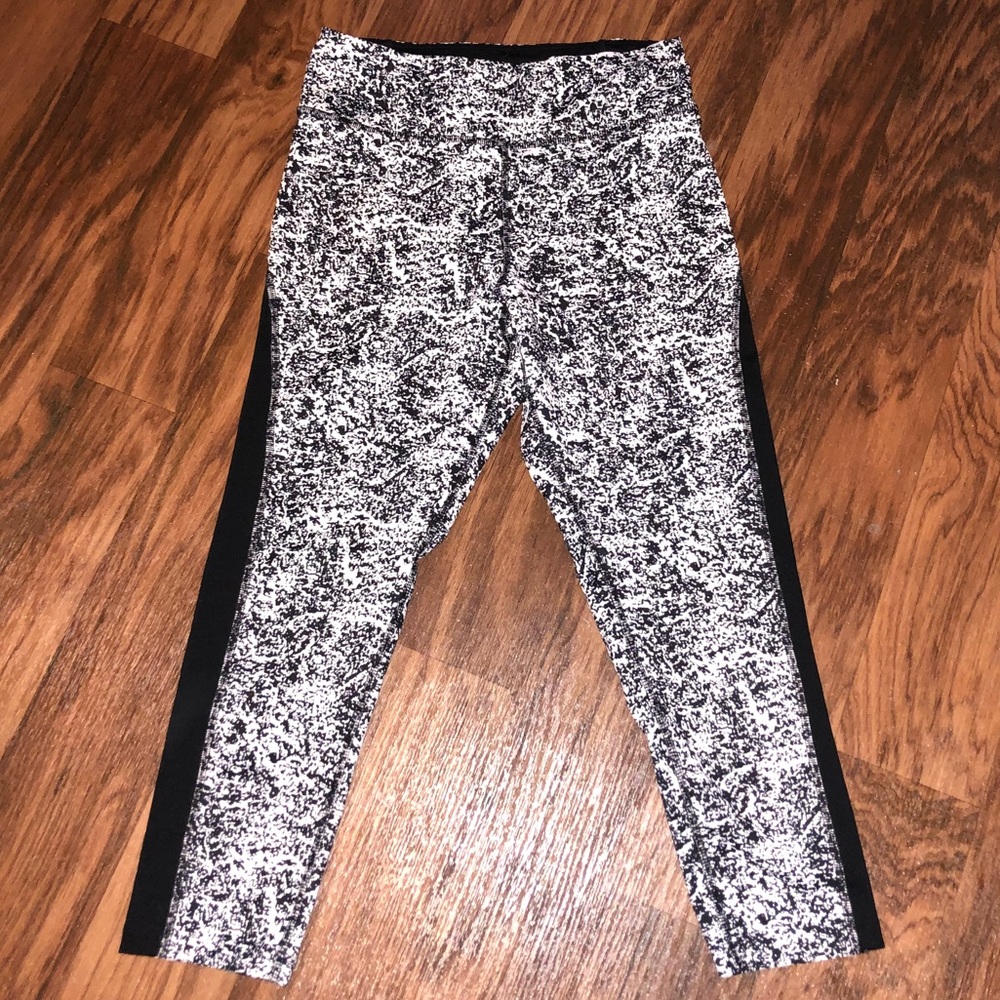 Black and White Workout Cropped Tights